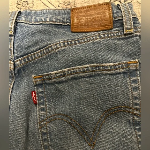 Levi’s Ribcage Straight - Picture 4 of 8
